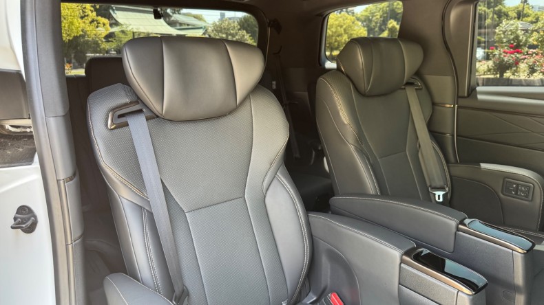 内装後方シート