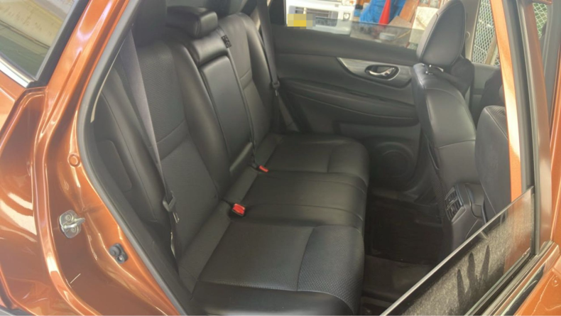 内装後方シート