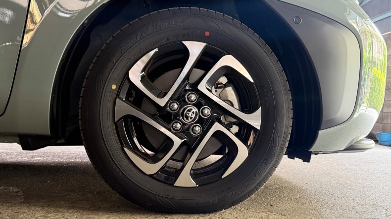 タイヤホイール前