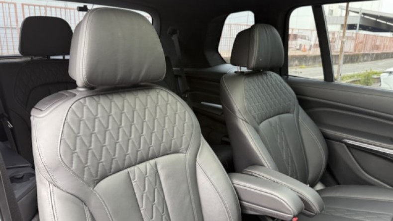 内装後方シート