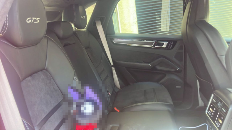 内装後方シート