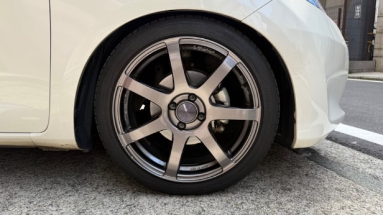 タイヤホイール前