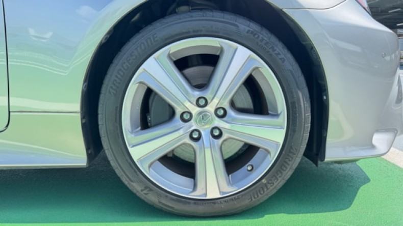 タイヤホイール前