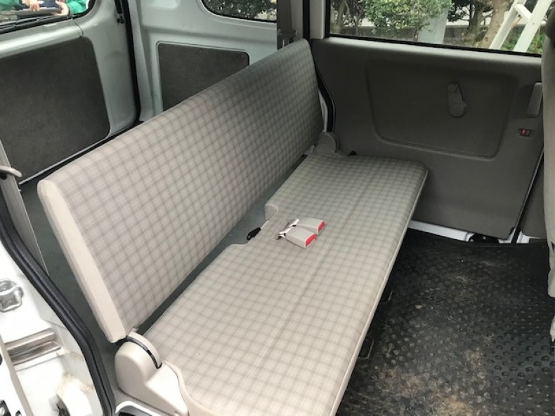 内装後方シート