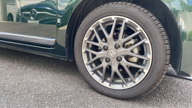 タイヤホイール前