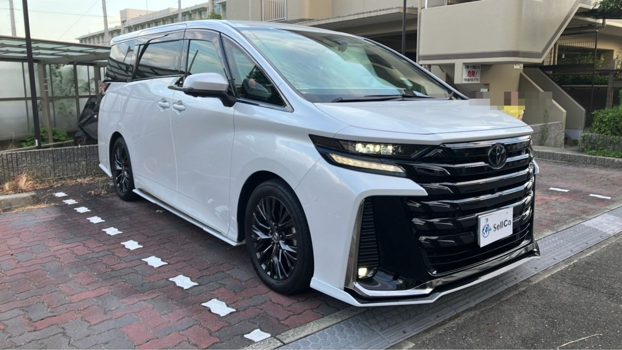 外装右前