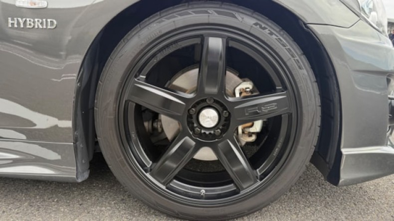 タイヤホイール前