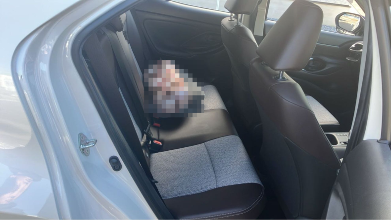 内装後方シート