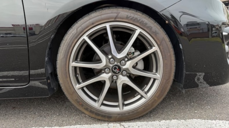 タイヤホイール前