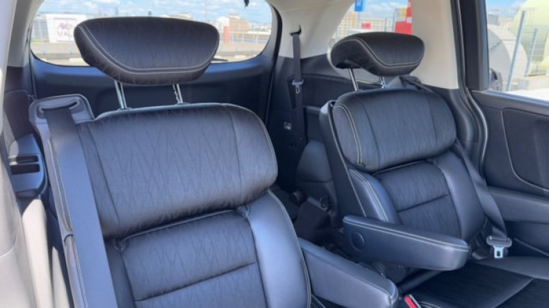 内装後方シート