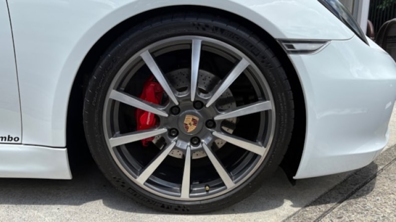 タイヤホイール前