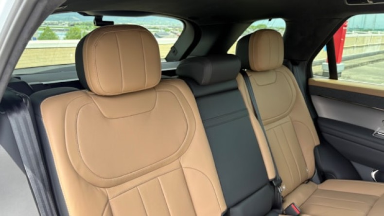 内装後方シート