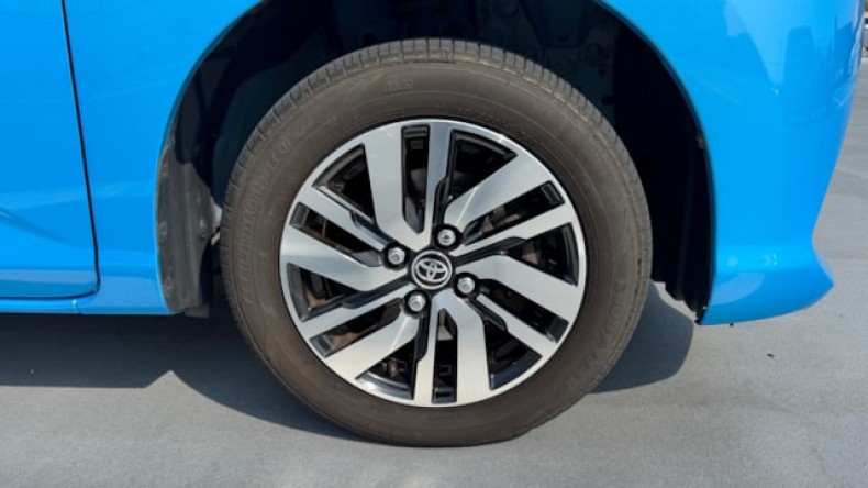 タイヤホイール前