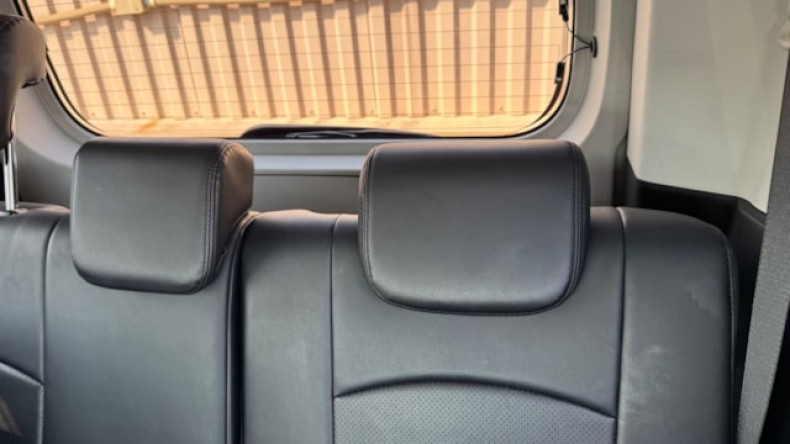 内装後方シート