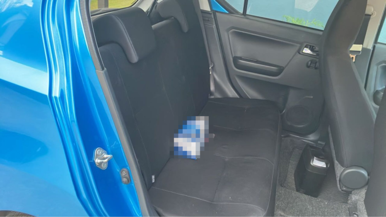 内装後方シート