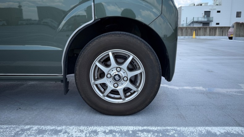 タイヤホイール前