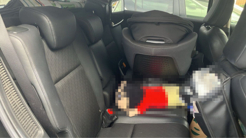 内装後方シート