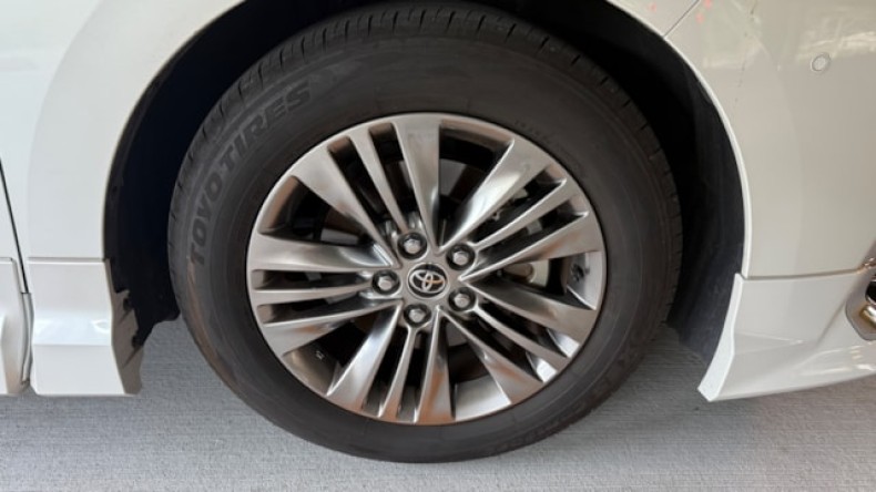 タイヤホイール前