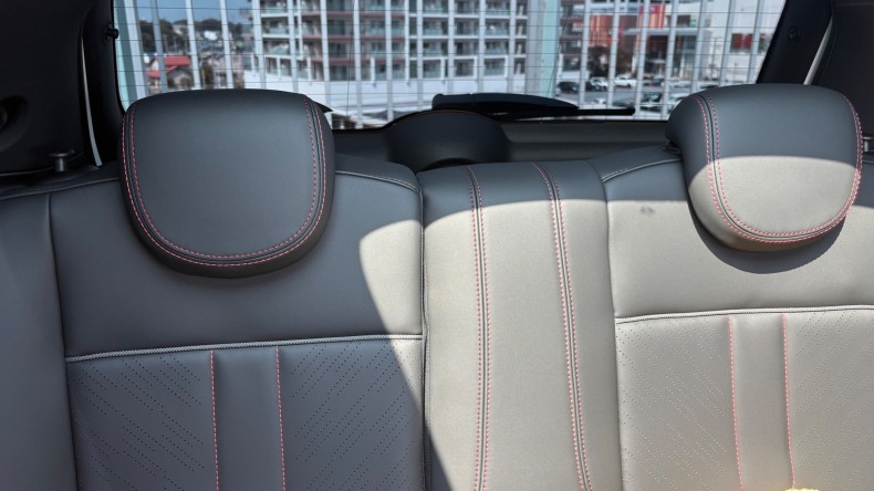 内装後方シート