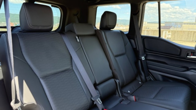 内装後方シート