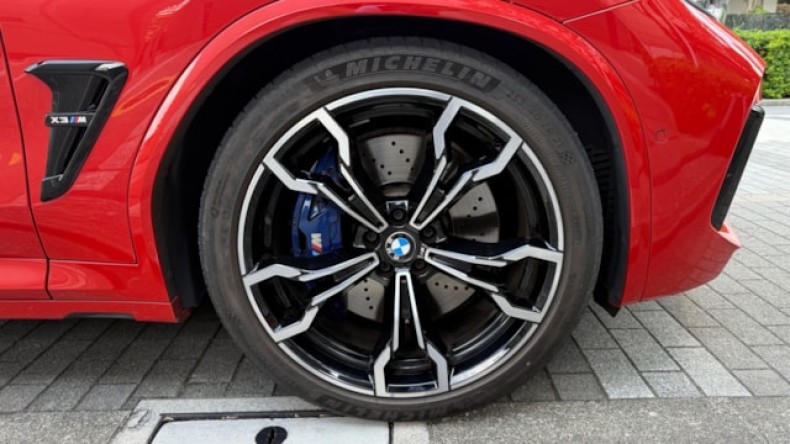 タイヤホイール前