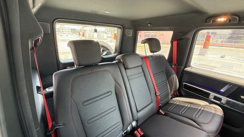 内装後方シート