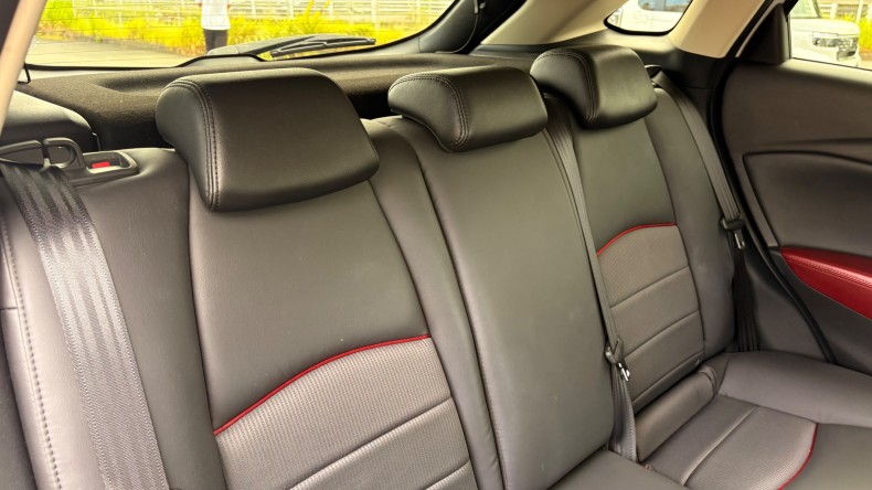 内装後方シート