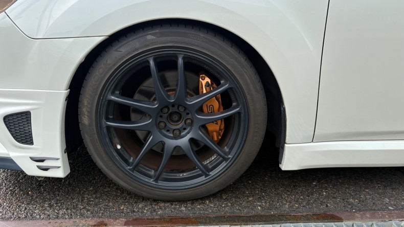 タイヤホイール前