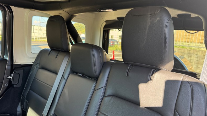 内装後方シート