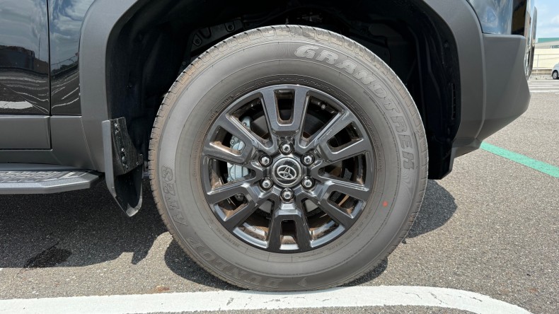 タイヤホイール前