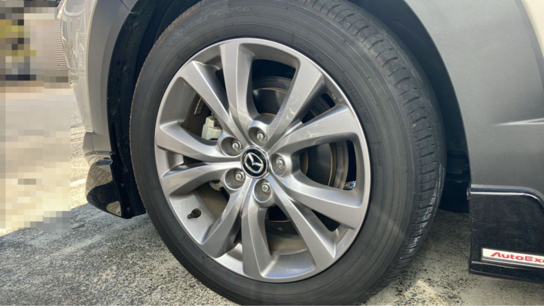 タイヤホイール前