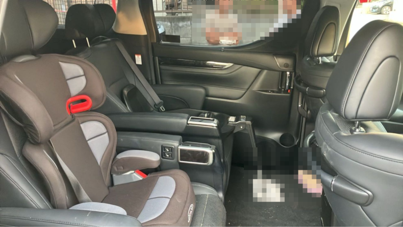 内装後方シート