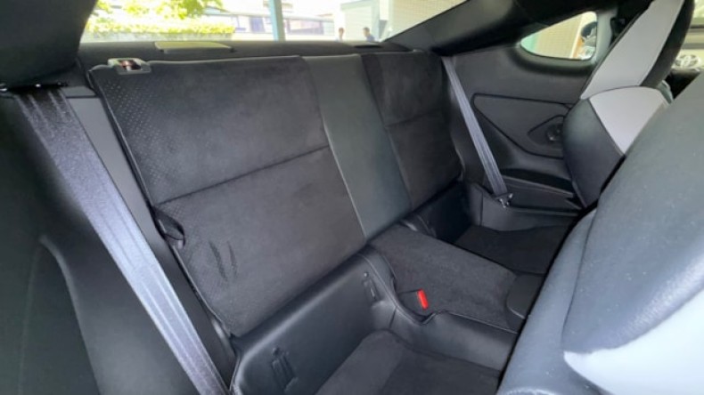 内装後方シート