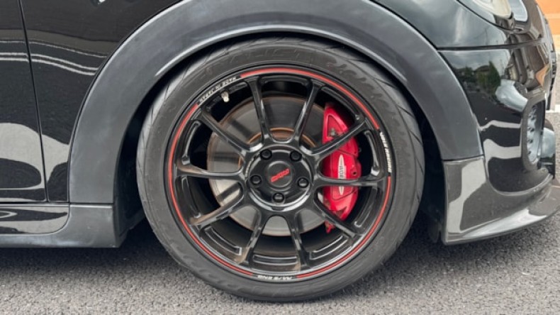 タイヤホイール前