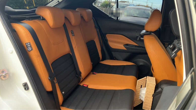 内装後方シート