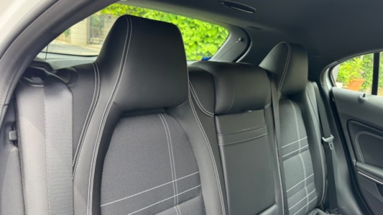 内装後方シート