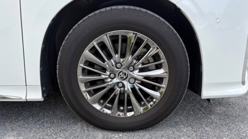 タイヤホイール前