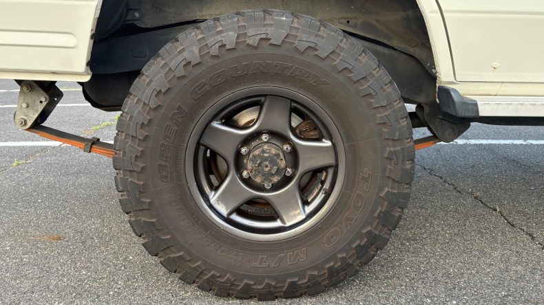 タイヤホイール前