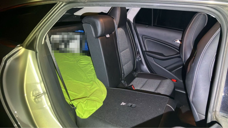 内装後方シート