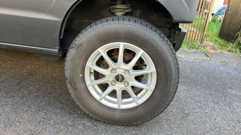 タイヤホイール前