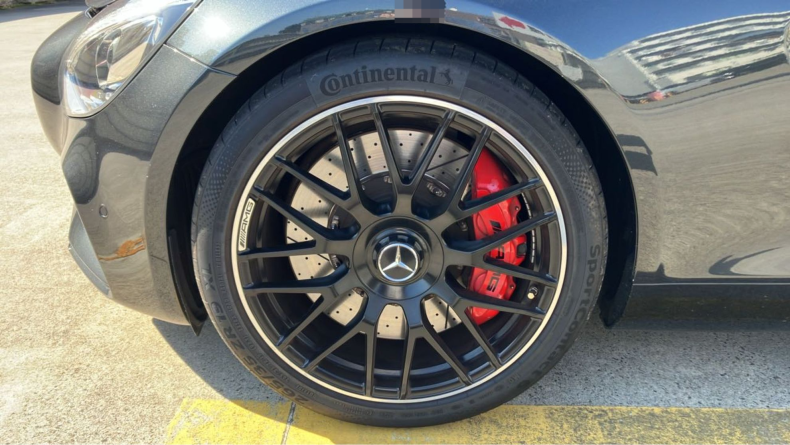 タイヤホイール前