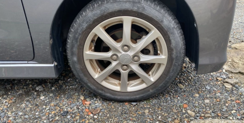 タイヤホイール前