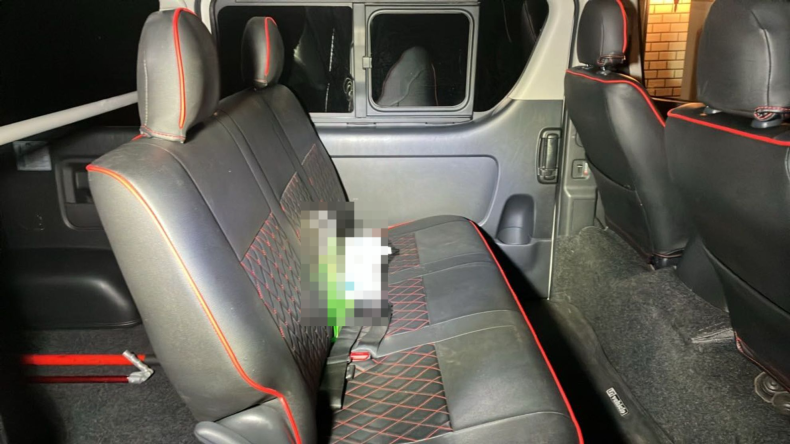 内装後方シート