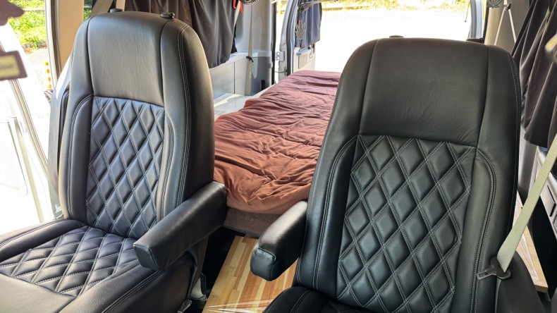 内装後方シート