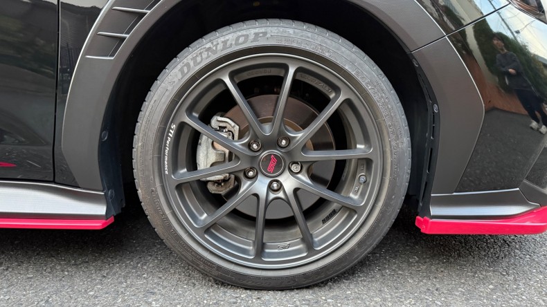 タイヤホイール前