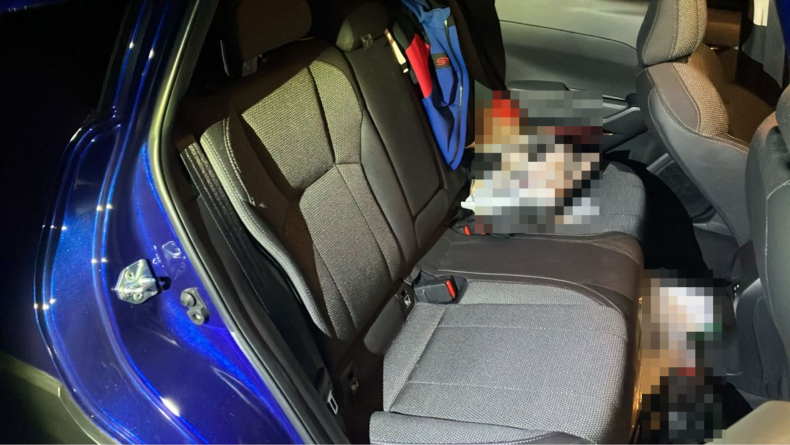 内装後方シート