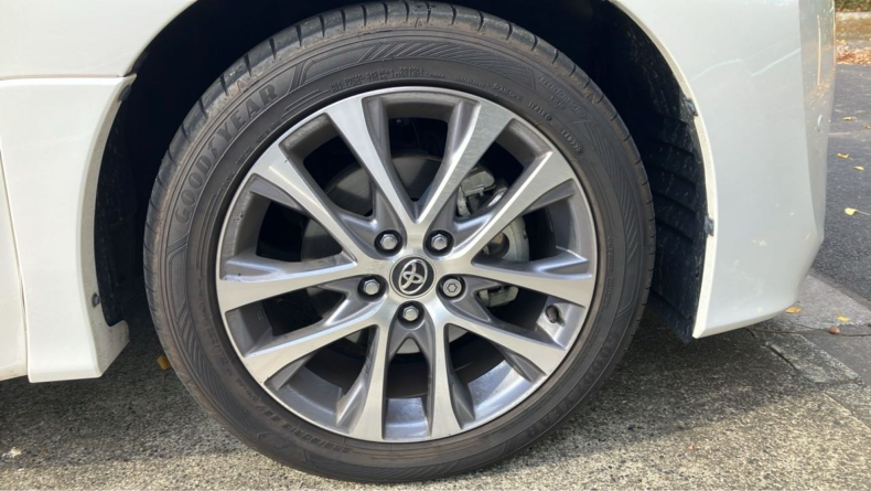 タイヤホイール前