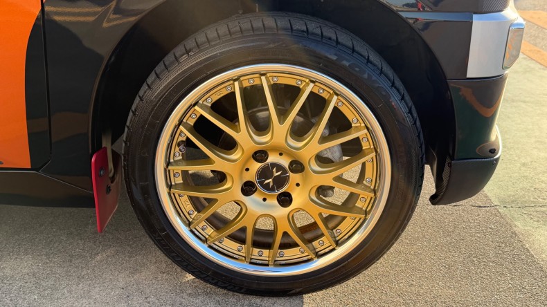 タイヤホイール前