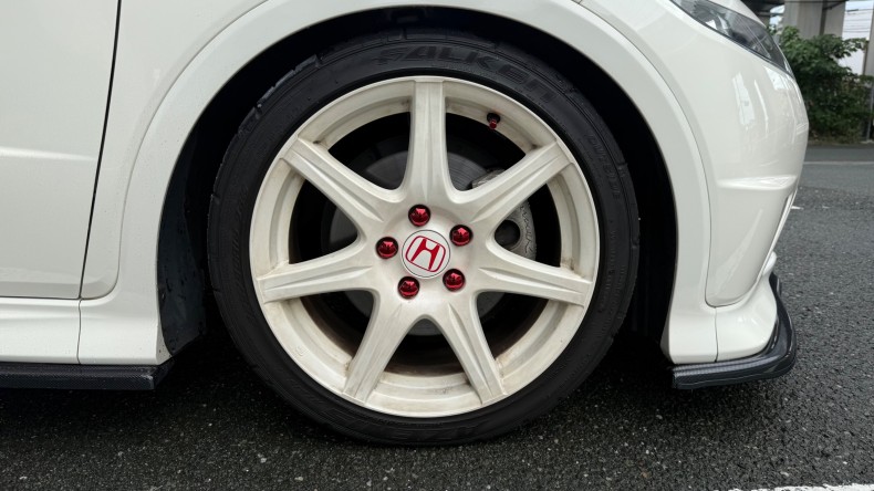 タイヤホイール前