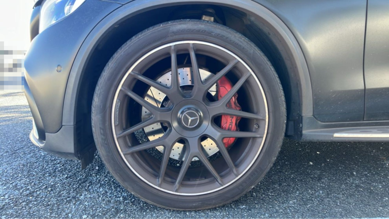 タイヤホイール前